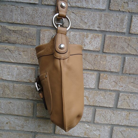 B. Makowsky designer pebble leather crossbody bag/ purse. - Picture 6 of 16